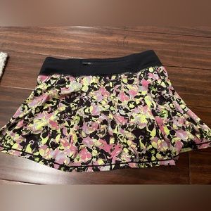 Lululemon Multicolored Skirt (size 6)